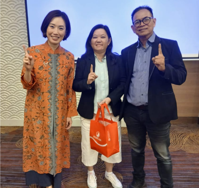 Gold Diamond Janesse Gan & Ibu Rachel Glorius beserta Suami